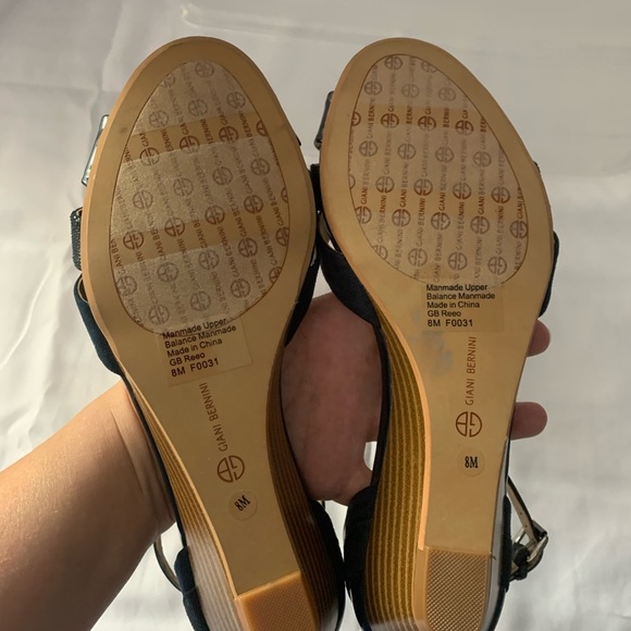 NWOT Gianni Bini Navy Blue Strap Kitten Wedge - Picture 12 of 12